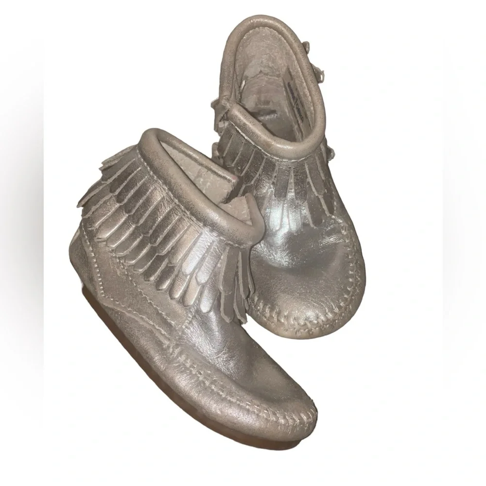 Minnetonka Toddler Aria Silver Fringe moccasin Booties